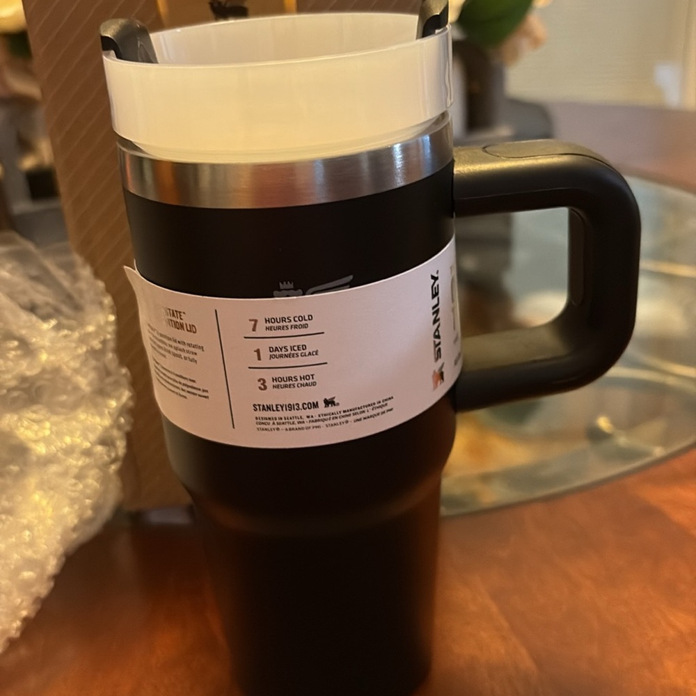 Black Stanley 14 oz Flowstate Tumbler new in box